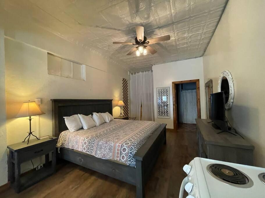 Loft 4 - 1 Of 5 Downtown Apartment Alpine Ngoại thất bức ảnh